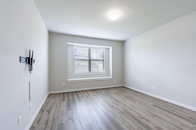 Building Photo - 147A Waterside Rd, Unit A, Buda, TX 78610
