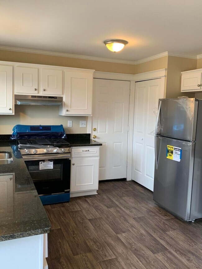 Building Photo - 41427 Larimore Ln