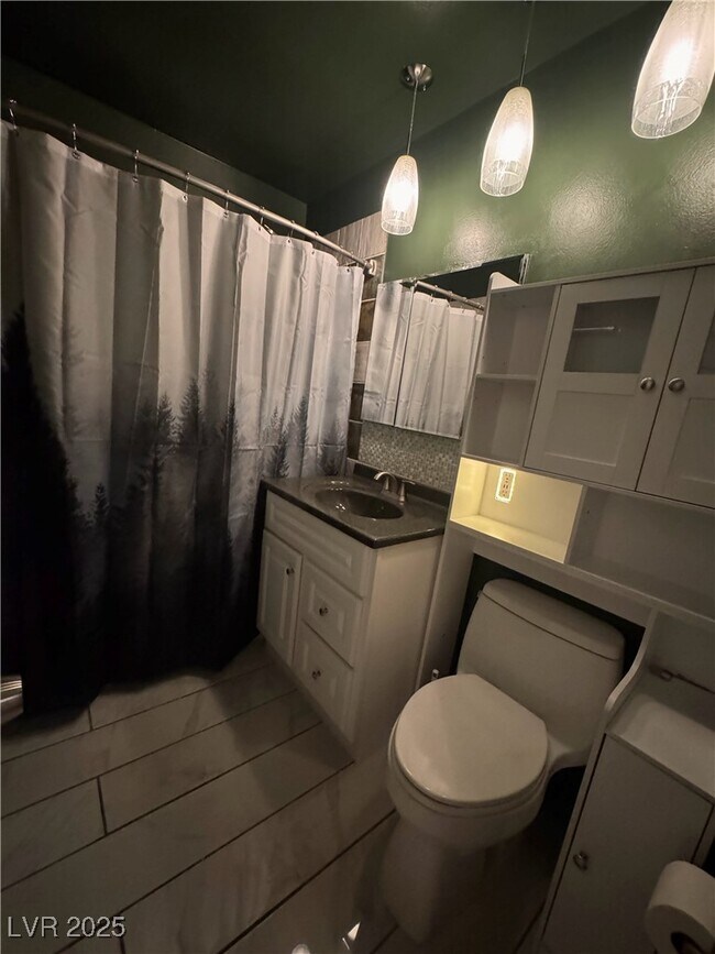 Building Photo - 350 E Desert Inn Rd