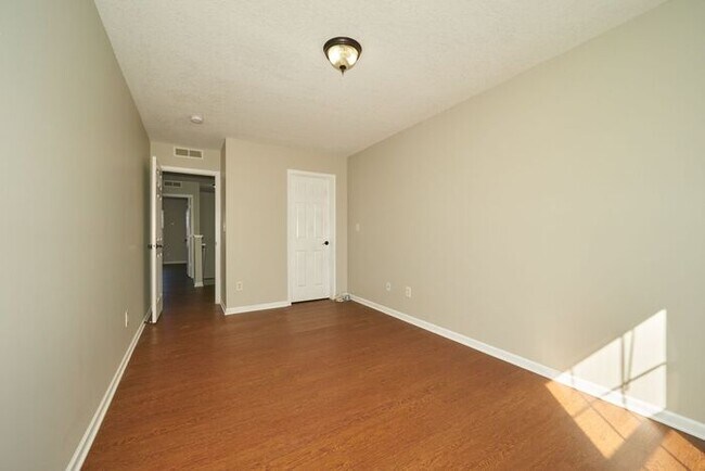 Building Photo - 4 Bedroom in Perry Township!