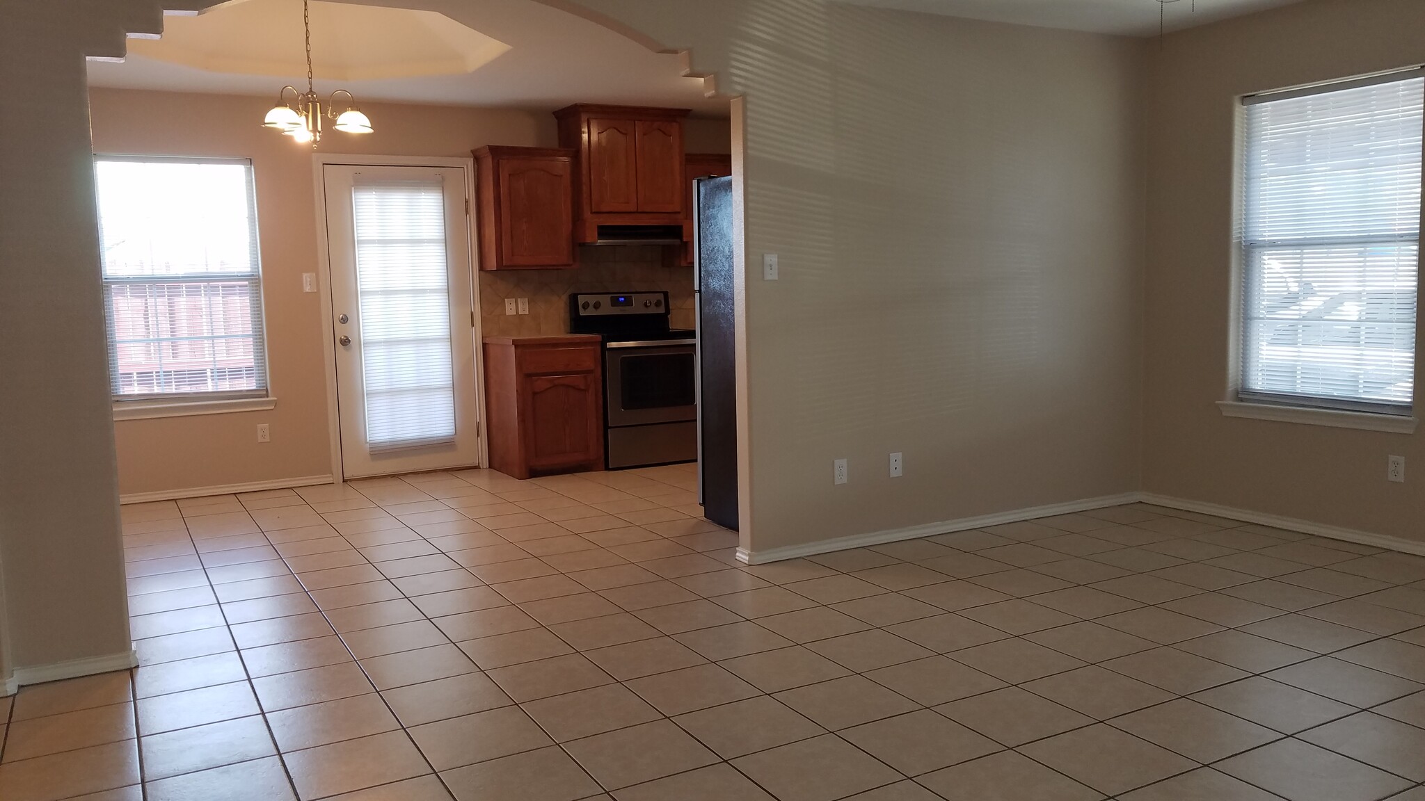 Building Photo - 3706 Wyndham Ave