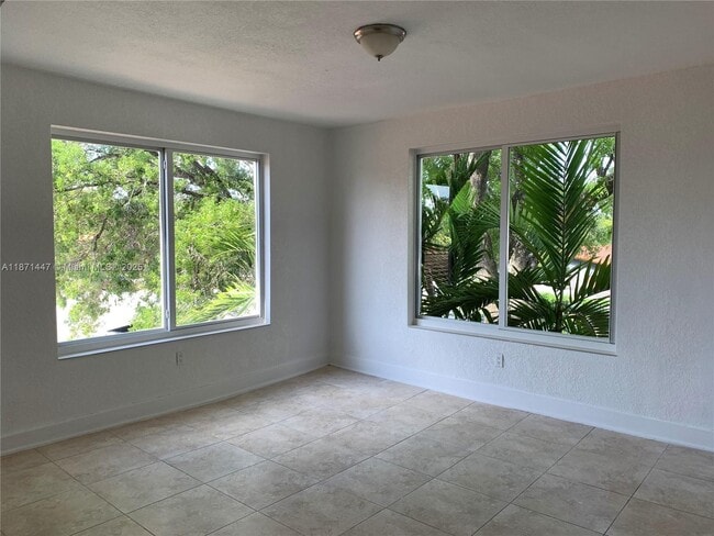 Building Photo - 712 SW 56th Ave