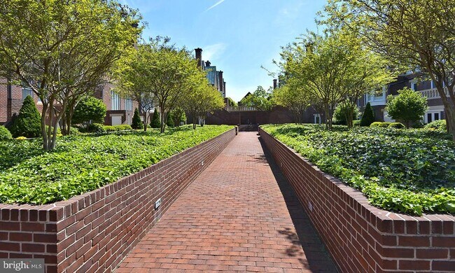 Building Photo - 115 N Lee St