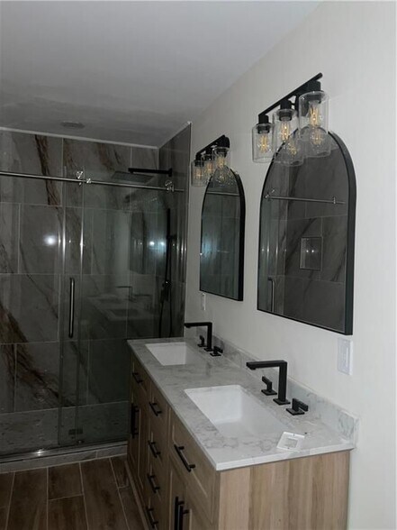 Building Photo - 717 Church St NW