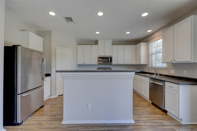 Building Photo - 841 Water Hyacinth Loop