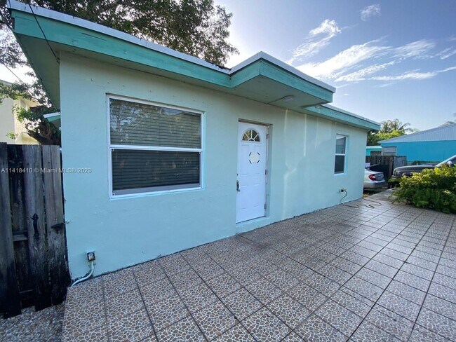 Primary Photo - 119 NW 13th Ave
