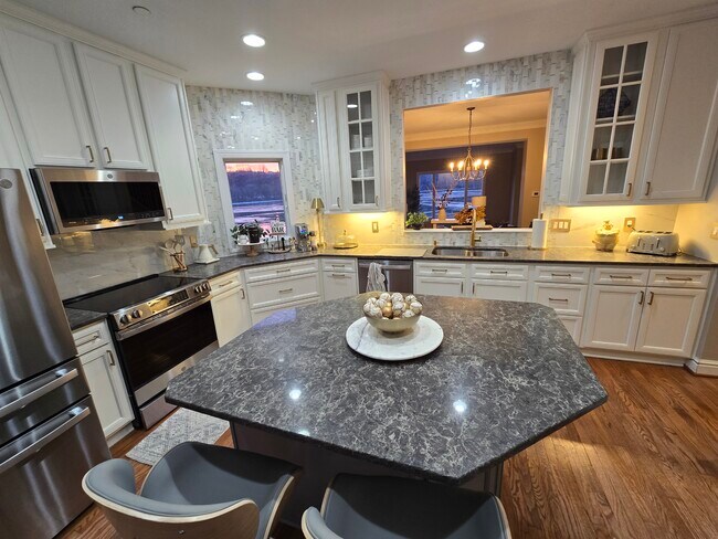 Building Photo - 117 St Charles Ct