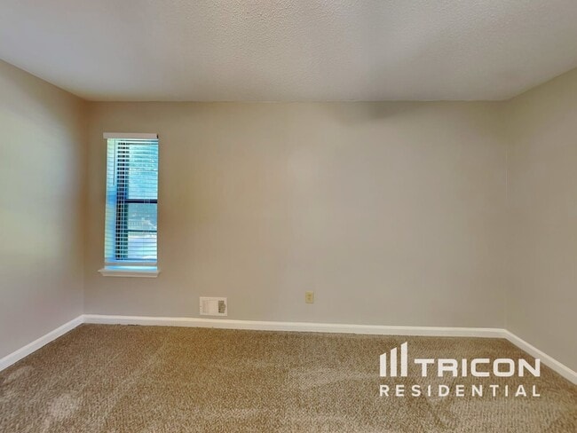 Building Photo - 726 Wind Song Trce