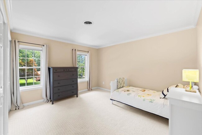 Building Photo - Spacious Home with Fenced Yard Exclusive Access to Hethwood Amenities