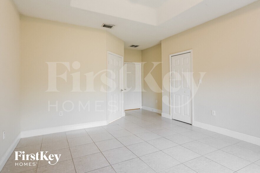 Building Photo - 213 SW 15th Pl