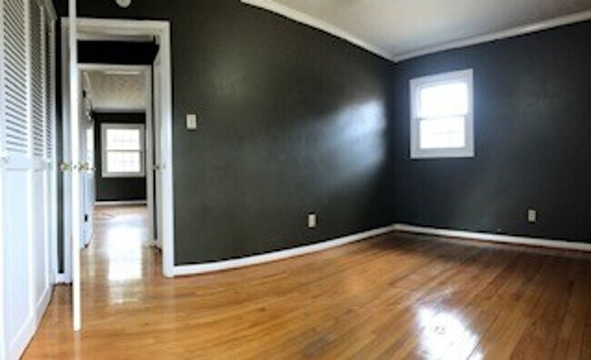 Building Photo - Awesome on Allen