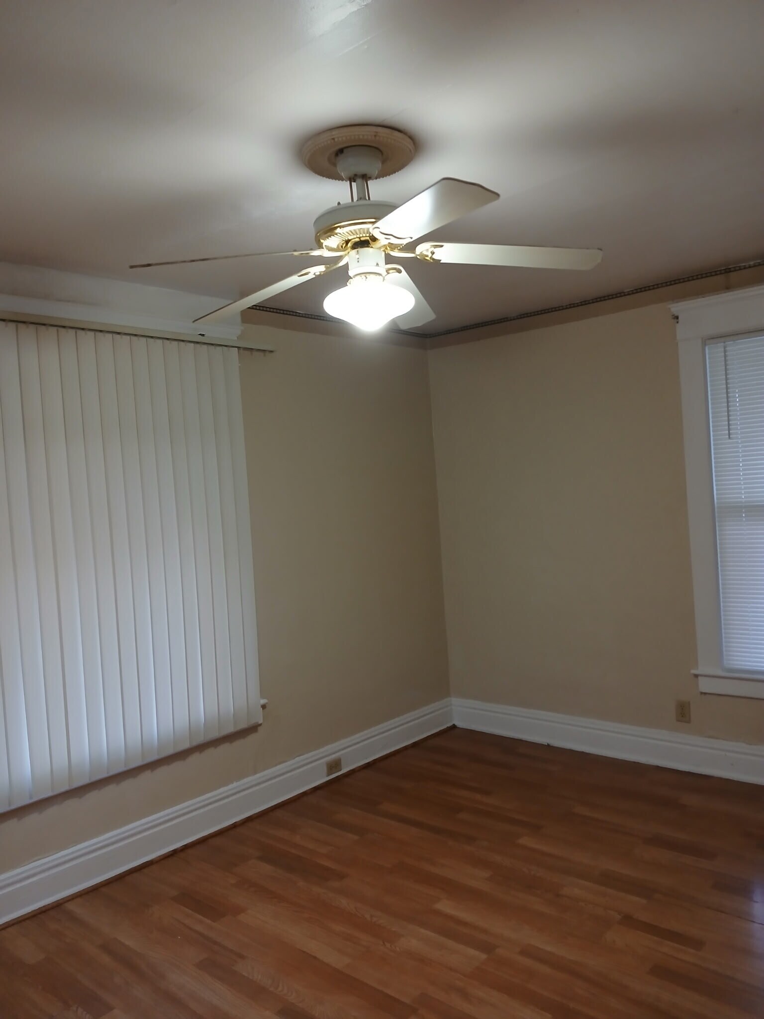 Building Photo - 608 N Henry St