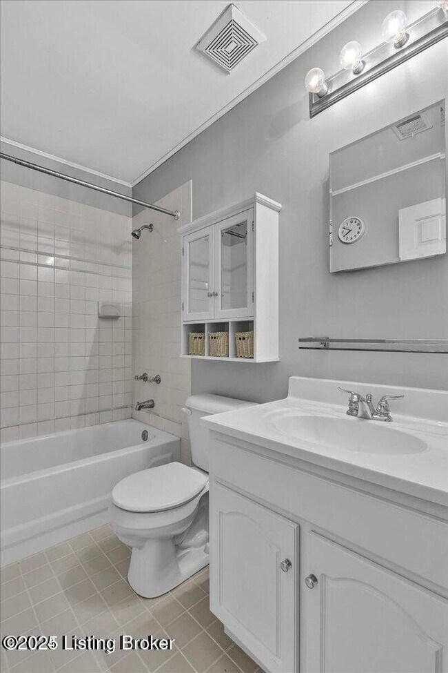 Building Photo - 44 Lake Ave