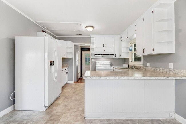 Building Photo - RENOVATED 2 BR, 1.5 BA W/ DETACHED GARAGE/ STORAGE - PIKEVILLE SCHOOLS