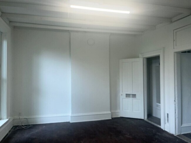Building Photo - 537 S 4th St