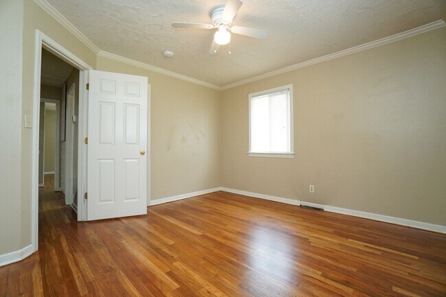 Building Photo - 1517 Chrisway Dr