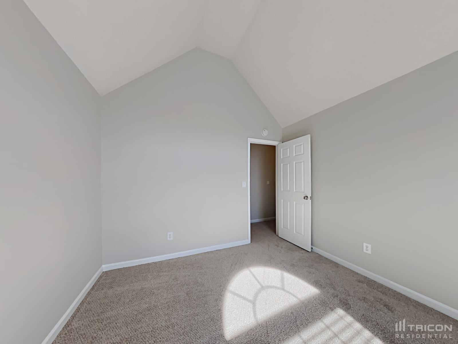 Building Photo - 869 Kendall Park Dr