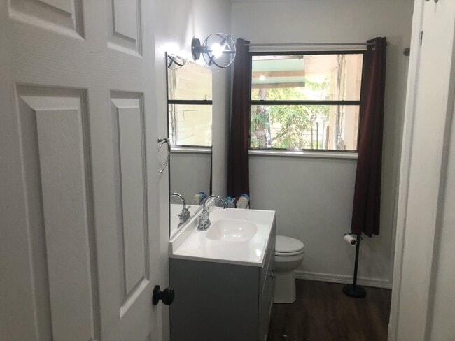 Building Photo - Cute 3 Bedroom House in Longview ISD