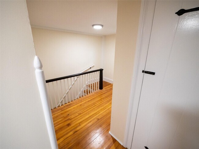 Building Photo - 11 Glen Arden Dr