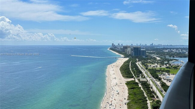 Building Photo - 15701 Collins Ave