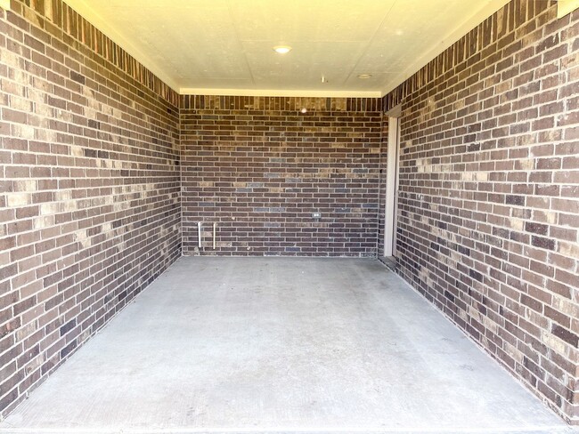 Building Photo - 1617 Pontotoc Trce