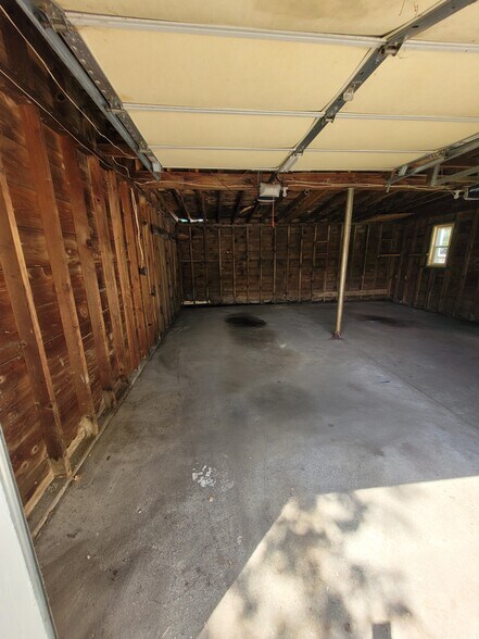 Building Photo - 102 Hudson St