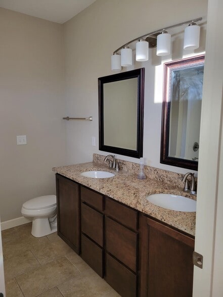 Building Photo - 2616 Fieldstone Dr