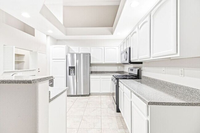 Building Photo - Spacious 2-Bedroom Henderson Home with Fireplace & Private Yard