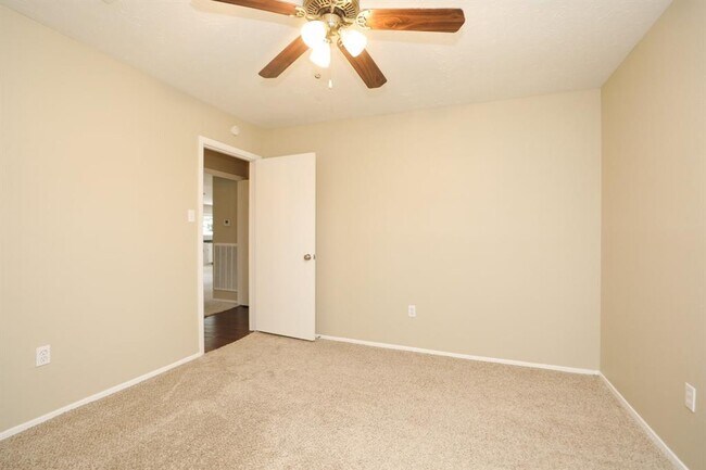 Building Photo - 15822 Whipple Tree Dr
