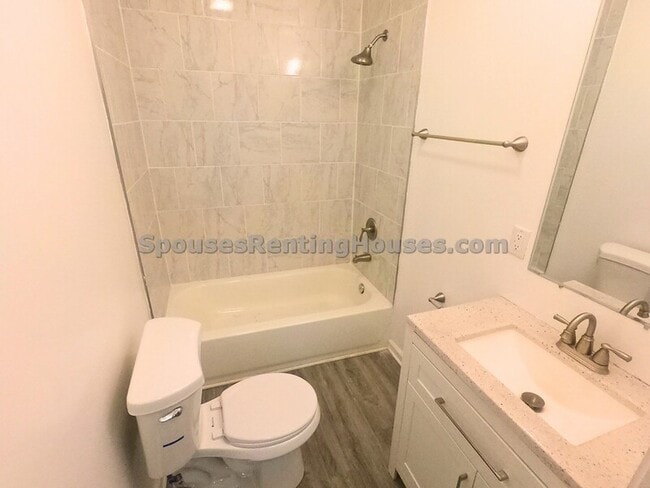 Building Photo - 3708 N Kenwood Ave