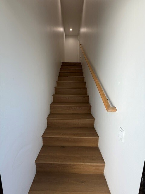 Building Photo - 724 1/2 E 81st St