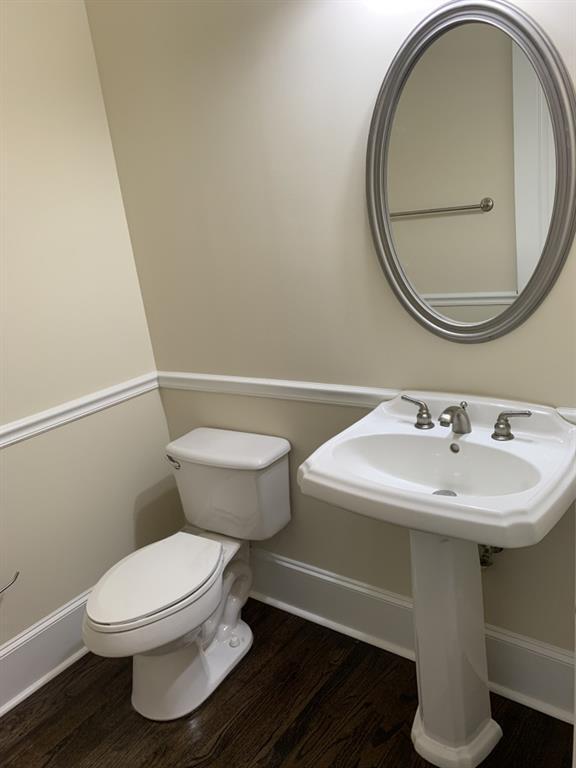 Building Photo - 5460 Glenridge View NE