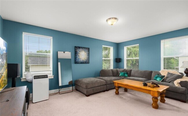 Building Photo - A Gorgeous Home with 4 Bed and 2.5 Bath