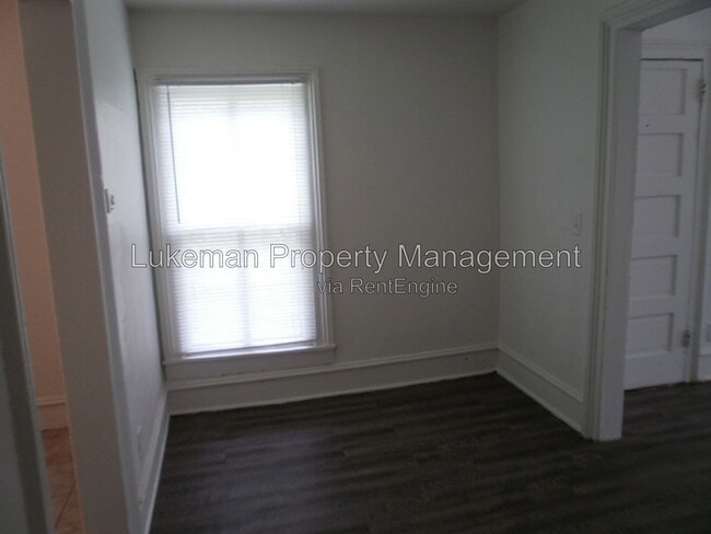 Building Photo - 932 S Park St