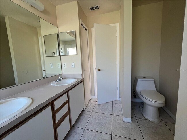 Building Photo - 2131 Rj Cir