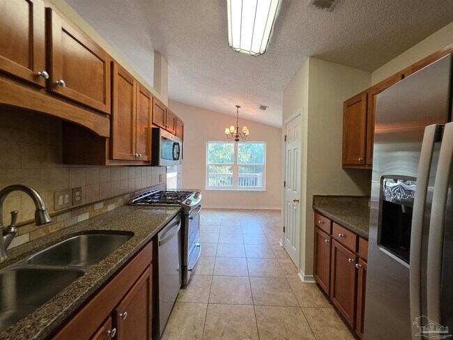 Building Photo - 6204 Pomeral Summit St