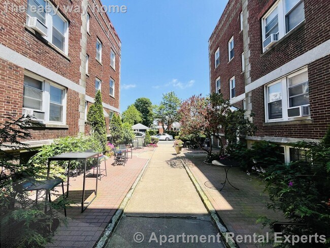 Building Photo - 15 Ives St