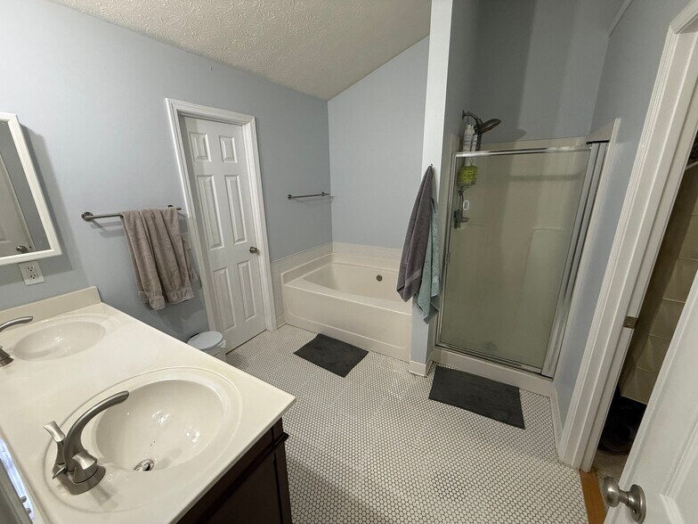 Building Photo - 2591 Avery Park Cir