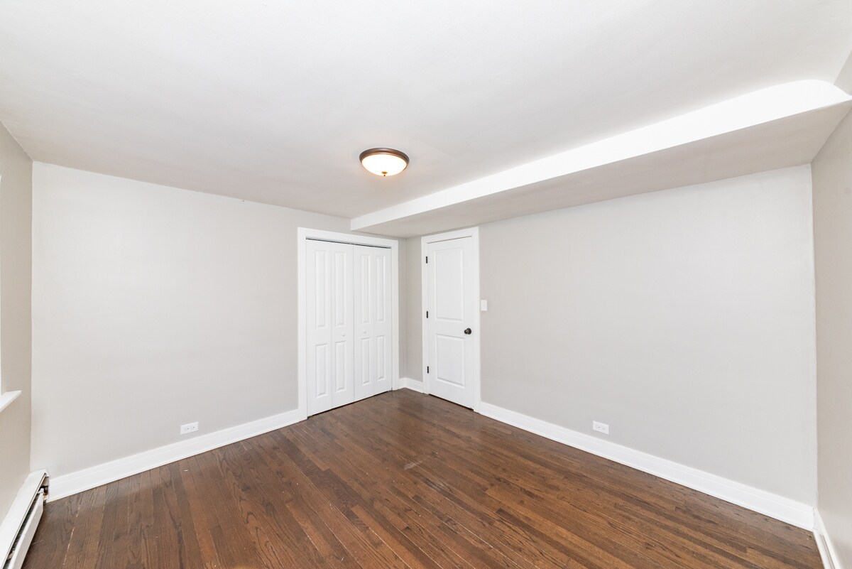 Building Photo - 3058 N Kostner Ave
