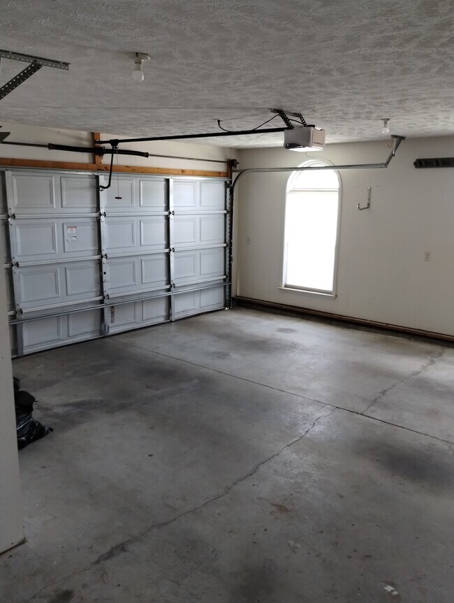 Building Photo - 688 Almondwood Pl