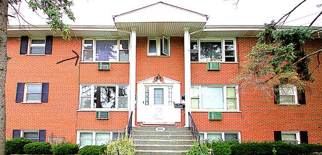 Building Photo - 8856 Plainfield Rd
