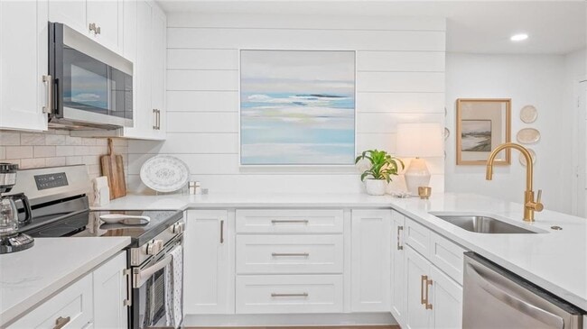 Building Photo - 512 S Harbour Oaks Dr