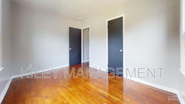 Building Photo - 16501 Fairmount Dr