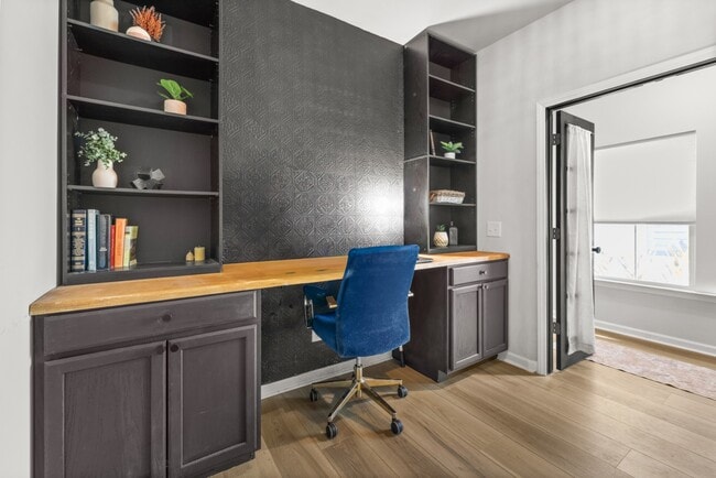 Building Photo - 119 Holloway Hl