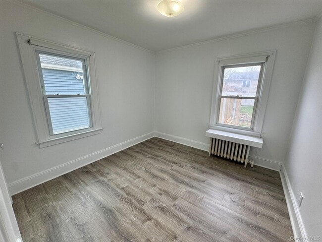 Building Photo - 10 Dorothy Ct