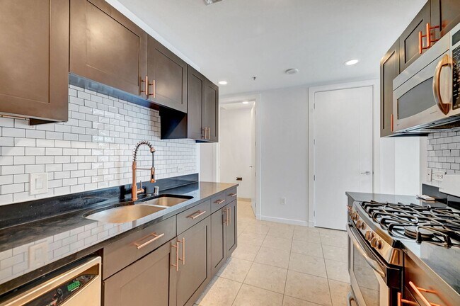Building Photo - Panorama Towers Unit 602