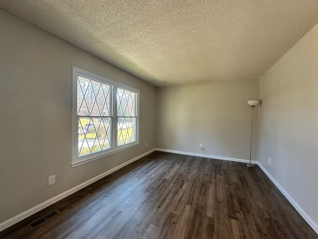 Building Photo - Adorable 3-Bedroom Home in the Heart of Cary with an Amazing Outdoor Space + Fenced Backyard!