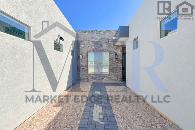 Building Photo - 3Bed/3Bath Home in North Scottsdale w/Casi...