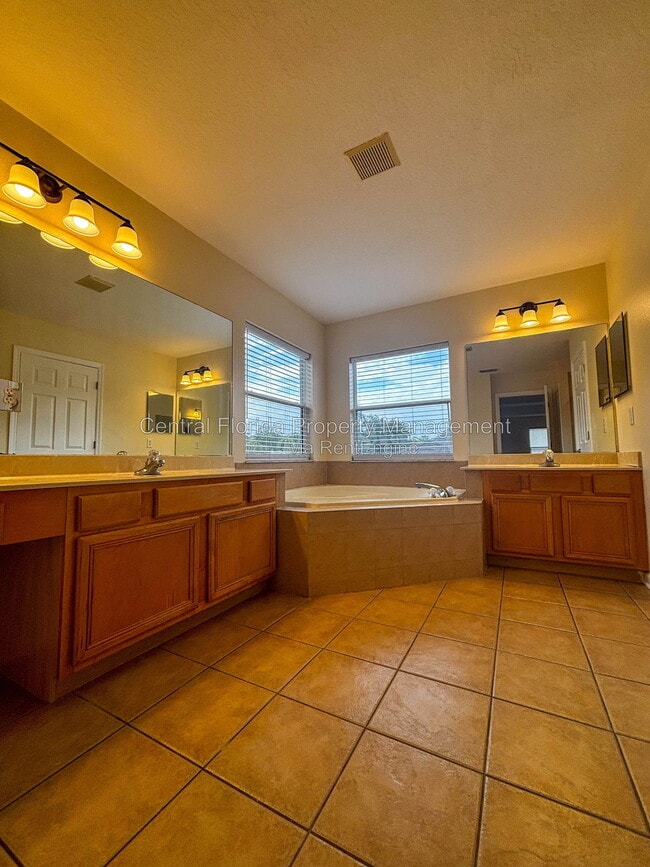 Building Photo - 10632 Cypress Trail Dr