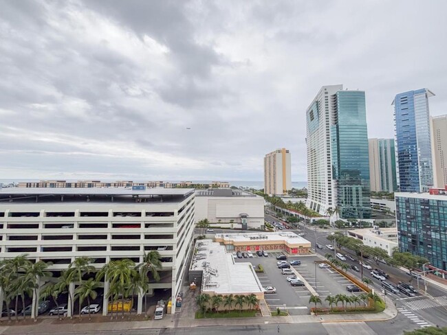 Building Photo - 1341 Kapiolani Blvd